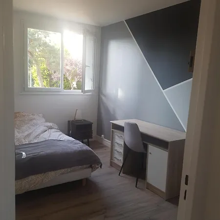 Standing Apartment *