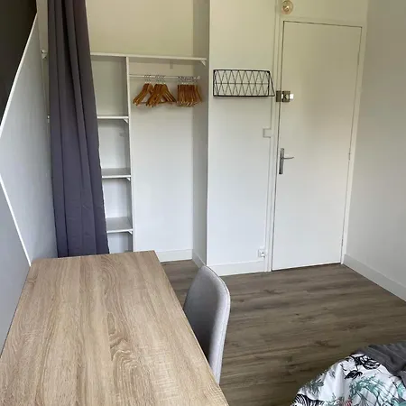 Standing Apartment *