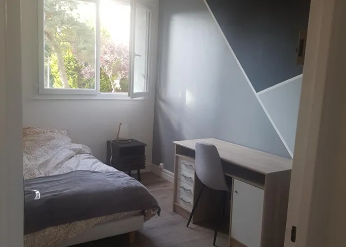 Standing Apartment *