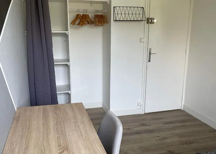 Standing Apartment *